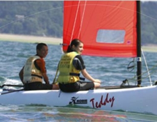  Alquilar un catamarán con amigos